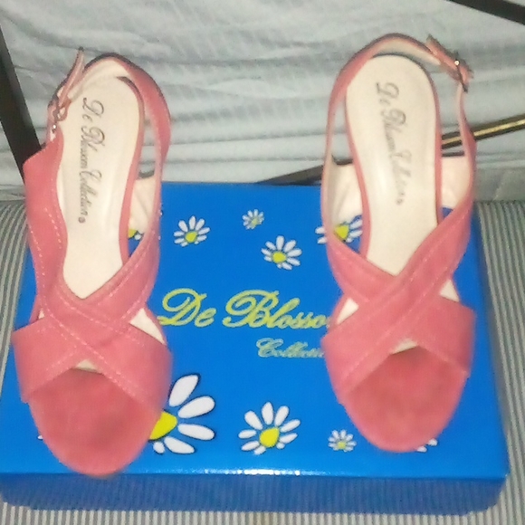 De Blossom Collection Size 8 New with box - Picture 2 of 4